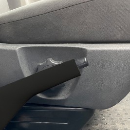 schwarze Handbremsenhülle für zum Wohnmobil ausgebauten Kastenwagen Jumpy Expert K0