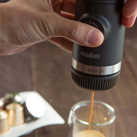 Kaffee serviert in einer Kaffeetasse