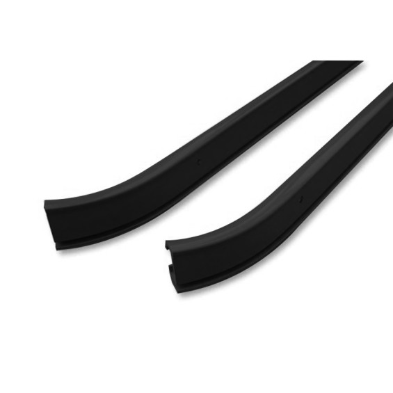 Riel de acero precurvado y biselado fijado sobre el revestimiento de madera de la furgoneta