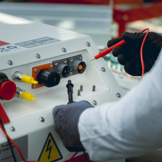 Prueba de una máquina con un comprobador eléctrico