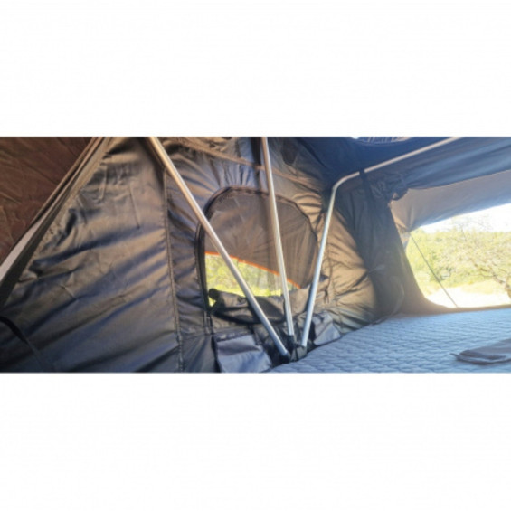 Seitenfenster des Star Night-Zelts mit integrierten Insektenschutzgittern für optimale Belüftung