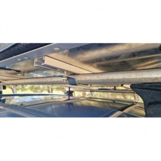 Instalación de la tienda Eclipse en barras de techo transversales de suv