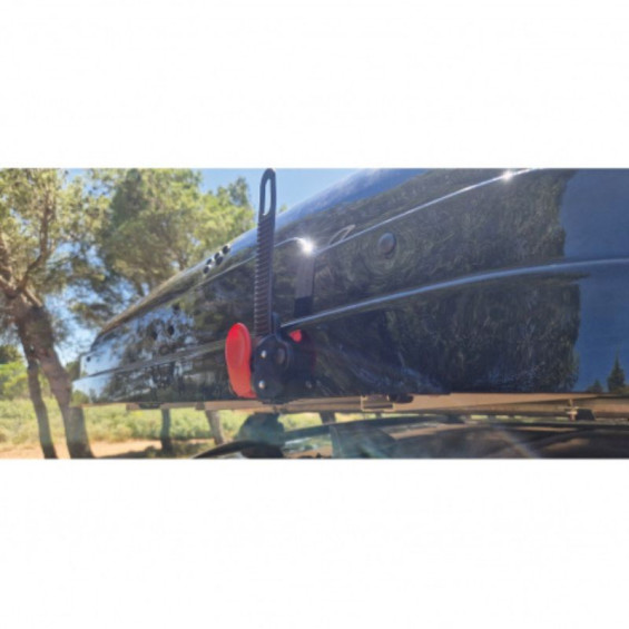 Perfil aerodinámico del vehículo con la tienda Eclipse cerrada para la carretera