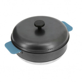 Nomadischer Ofen TANDOOR schwarz geschlossen mit himmelblauem Griff und gewölbtem Deckel auf weißem Hintergrund