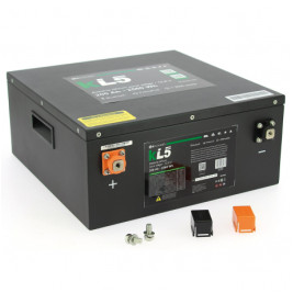 Lithium-Batterie LiFePO4 Koonekt KL5 200Ah Untersitz - Dreiviertelansicht mit M8-Klemmen und BMS