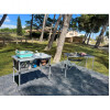 Mueble de cocina Kitch&Box Incasa 95x50 cm desplegado en exterior, vista general bajo los pinos