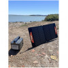 EZA 60W Solarpanel aufgeklappt im Freien, an eine Powerstation angeschlossen, Gesamtansicht