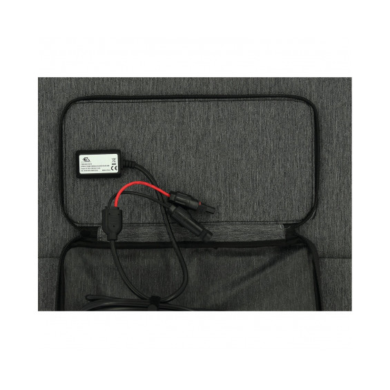 EZA 100W Koffer-Solarpanel zusammengeklappt mit Anschlusskabeln, transportbereit