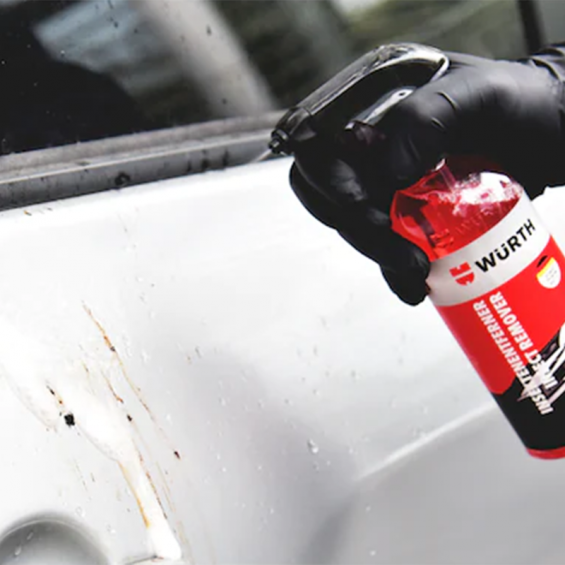 nettoyant moustique sur carrosserie
