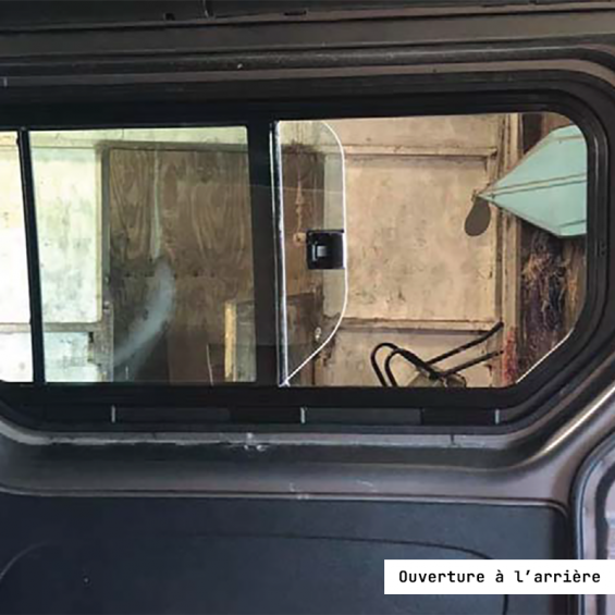 fenêtre avant droite trafic 3 avec ouverture à l'arrière