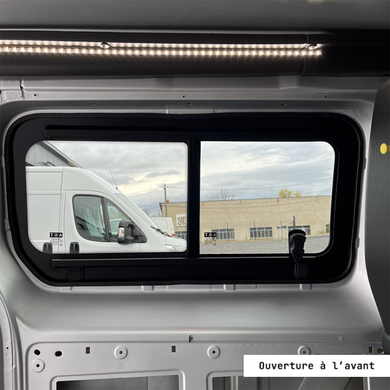 fenêtre coulissante gauche finition intérieure vivaro