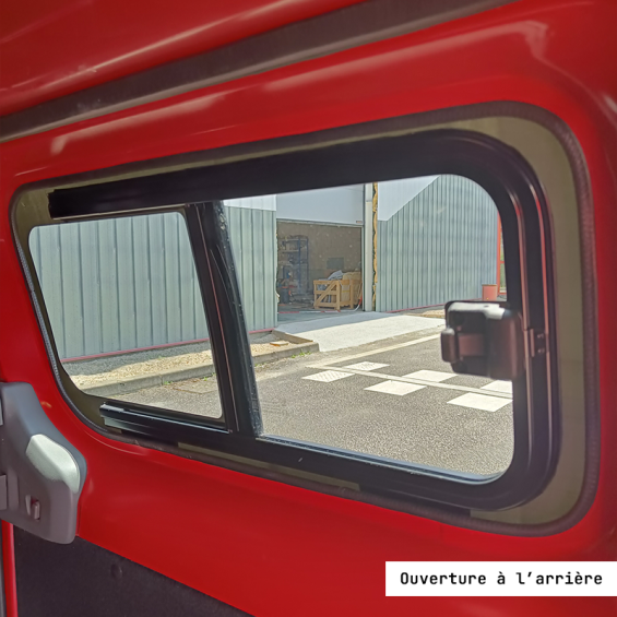 finition intérieure fenêtre coulissante droite nv 200