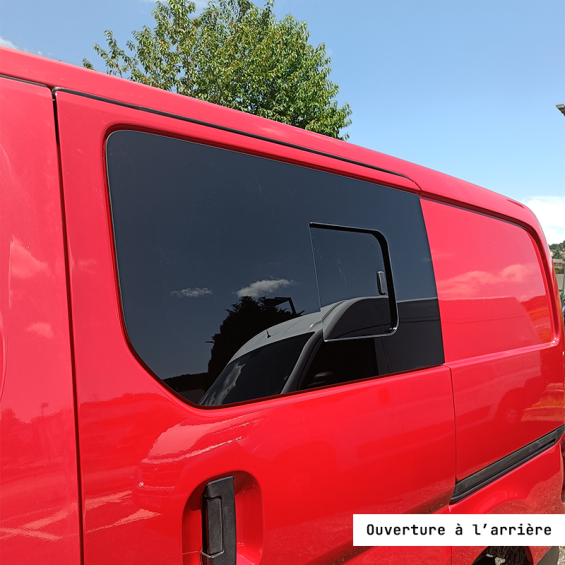 vitre coulissante gauche avec ouverture à l'arrière nv 200