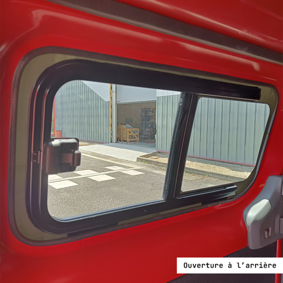 finition intérieure fenêtre coulissante gauche nv 200