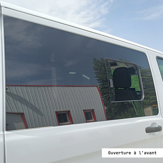 fenêtre coulissante avant droite custom avec ouverture à l’avant
