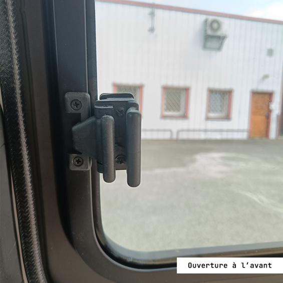 fermeture intérieure fenêtre latérale coulissante avant droite transit custom