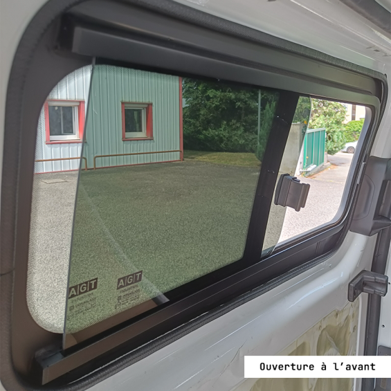 Acabado interior ventana corredera delantera izquierda Custom