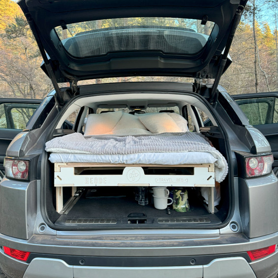 colchón y somier desmontable para dormir en un coche