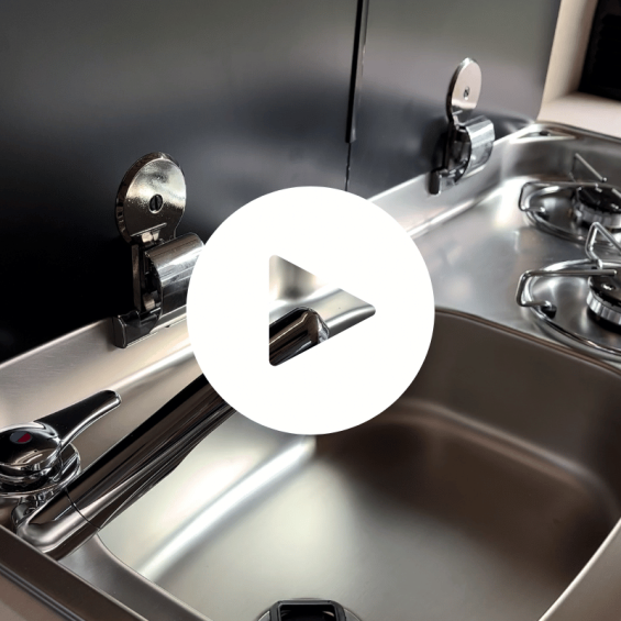 combiné can avec évier à gauche FL1766-P installé sur un module cuisine heode